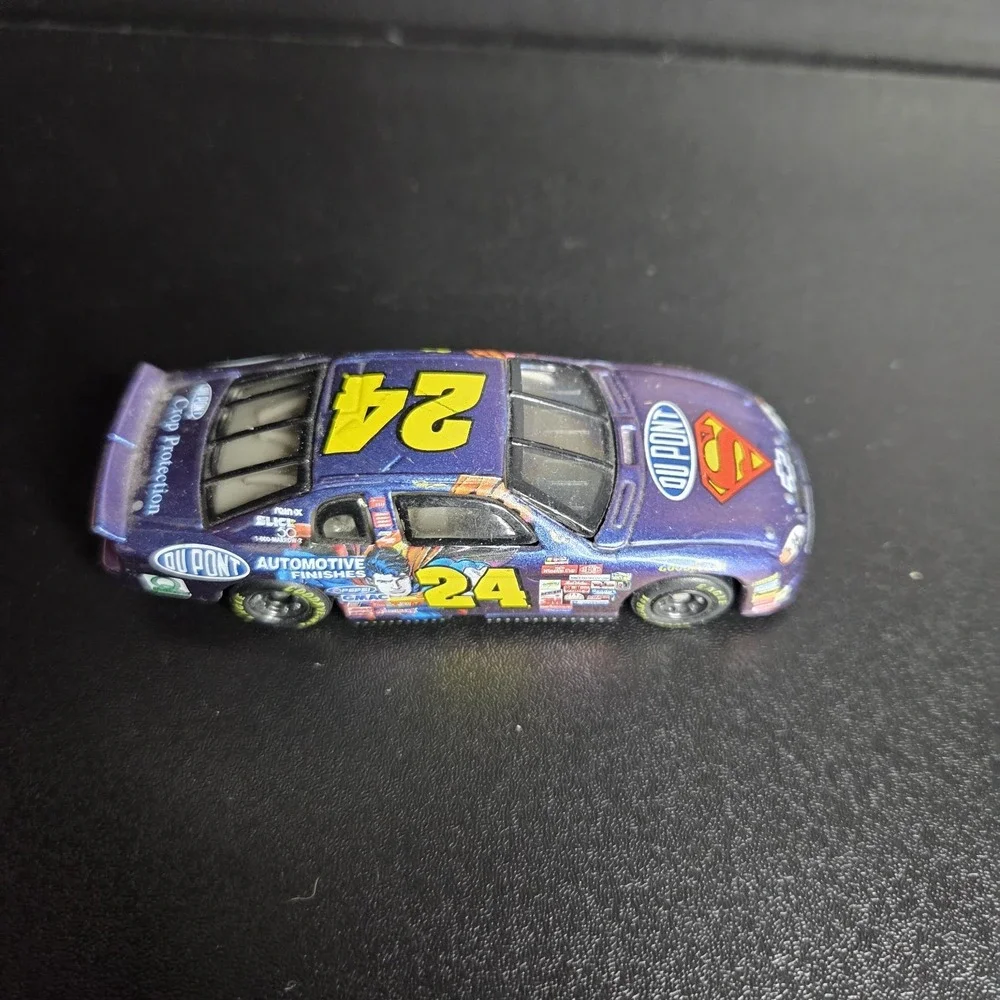 Jeff Gordon #24 Superman Dupont NASCAR Diecast 1:64 1999 Racing Car
